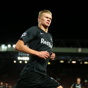 那不勒斯客场奏凯,奥斯梅恩头槌制胜定乾坤